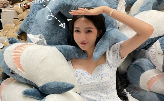 吴亦凡酒局选妃？选拔00后、未成年？又被都美竹爆聊天记录上热搜。